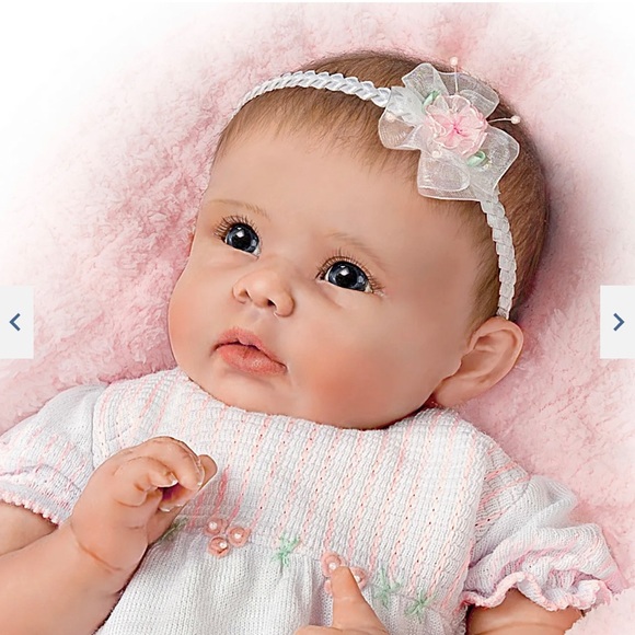 Ashton Drake Olivia’s Gentle Touch baby doll - Picture 3 of 9